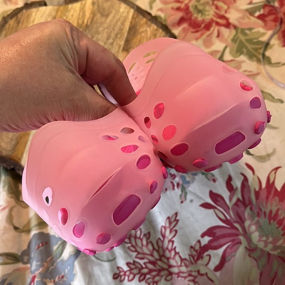 BARBIE Pink Croc Size 11  12 Waterproof Shoes Shower Beach Non-Slip Grip $49 NEW - Picture 8 of 16